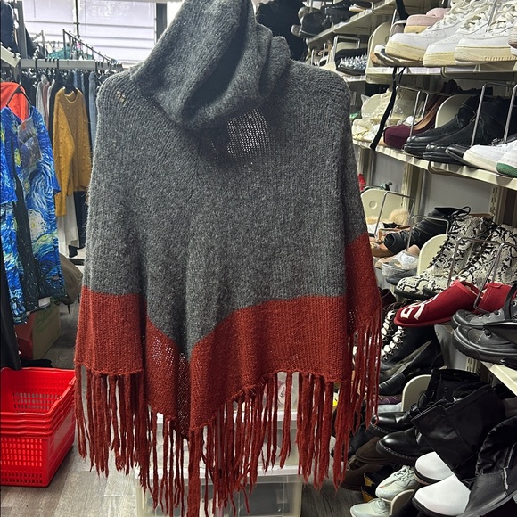 Gray and Red Hooded Poncho with Fringe - Picture 2 of 2